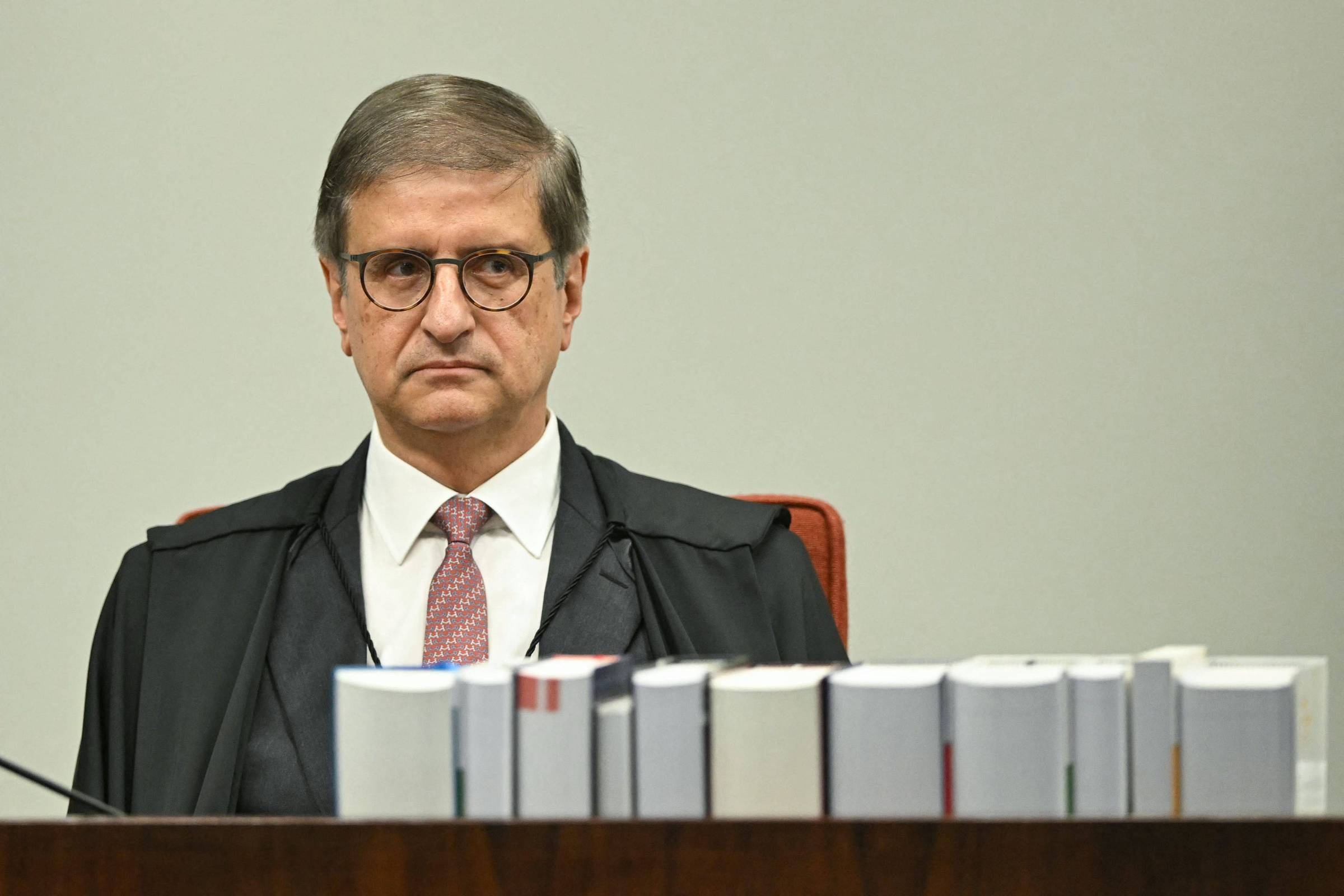PGR Solicita Rejeição de Revisão Criminal para Ex-Presidente: O Pilar da Ordem Jurídica em Debate