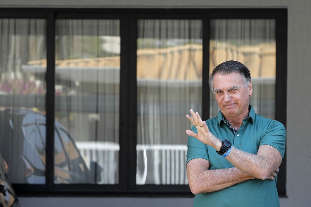 PGR Pede Cautela: A Espera Pelo Inquérito da Arma de Bolsonaro e o Dilema da Prisão Domiciliar