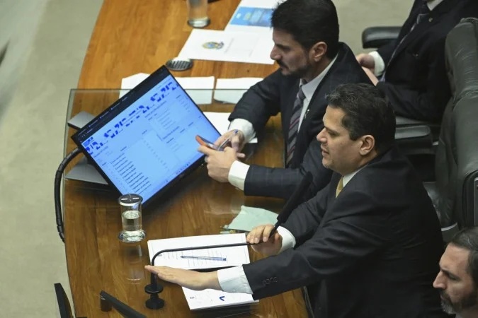 Veto Derrubado: PL da Dosimetria Redesenha Cenário Pós-8 de Janeiro e Testes à Democracia