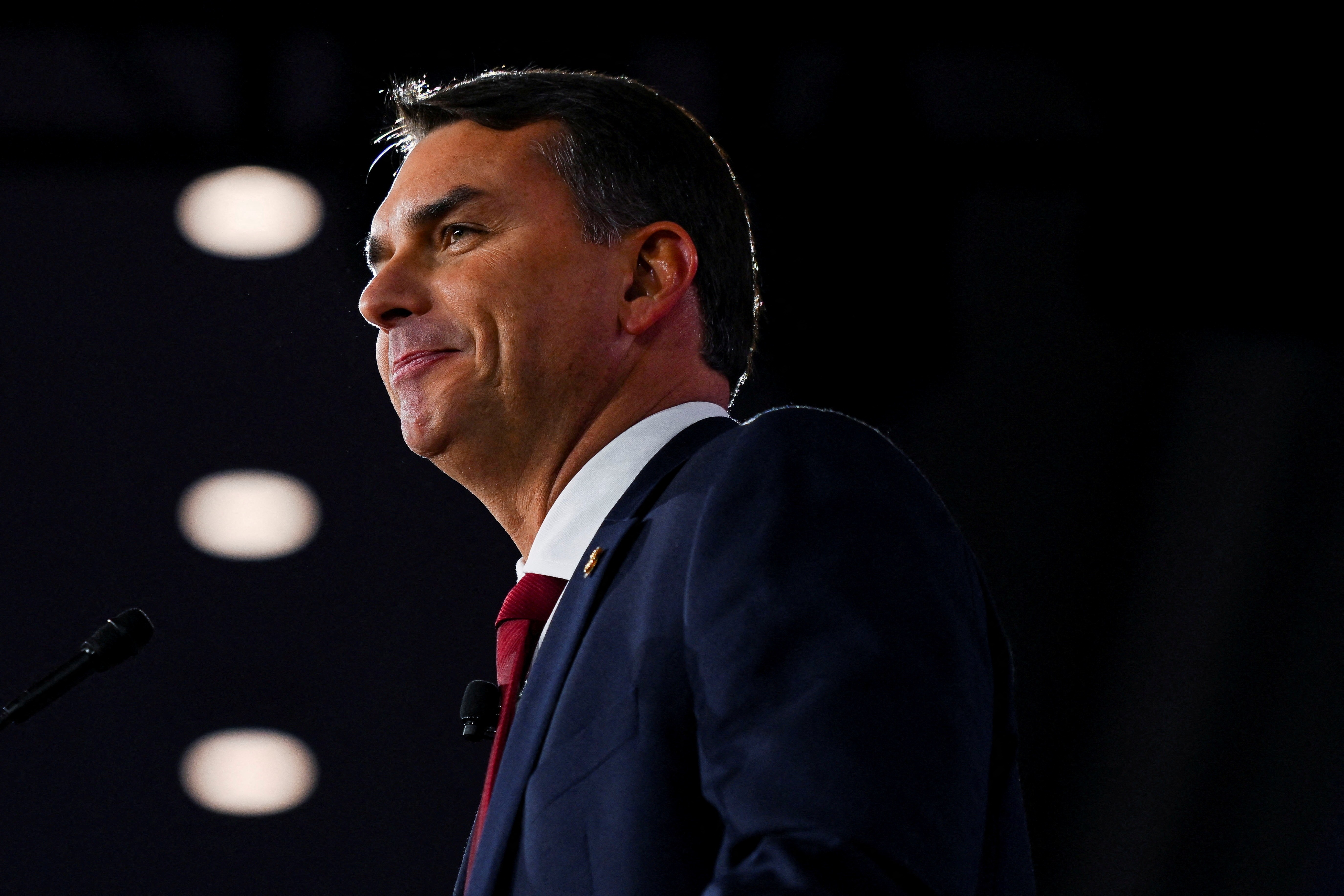 A Estratégia da Continuidade: Flávio Bolsonaro e o Redesenho da Direita Pós-2022