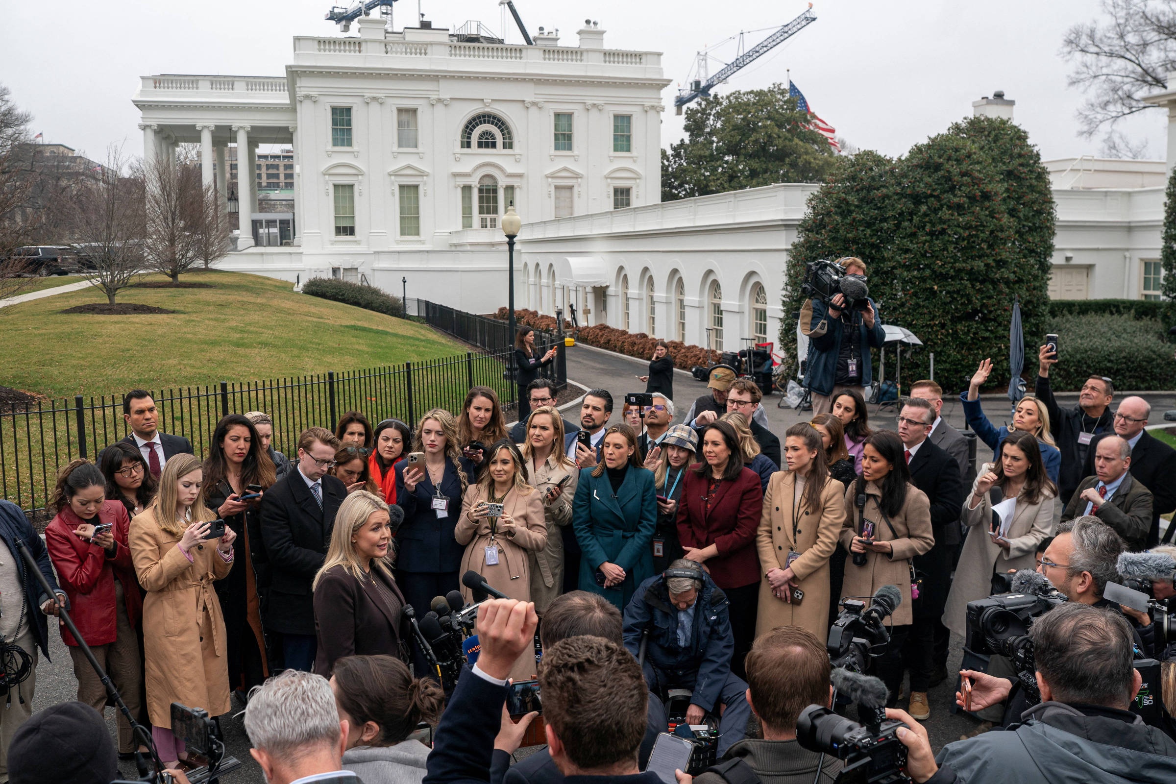 Incidente na Casa Branca: Uma Van, um Alerta e a Sombra das Tensões Geopolíticas