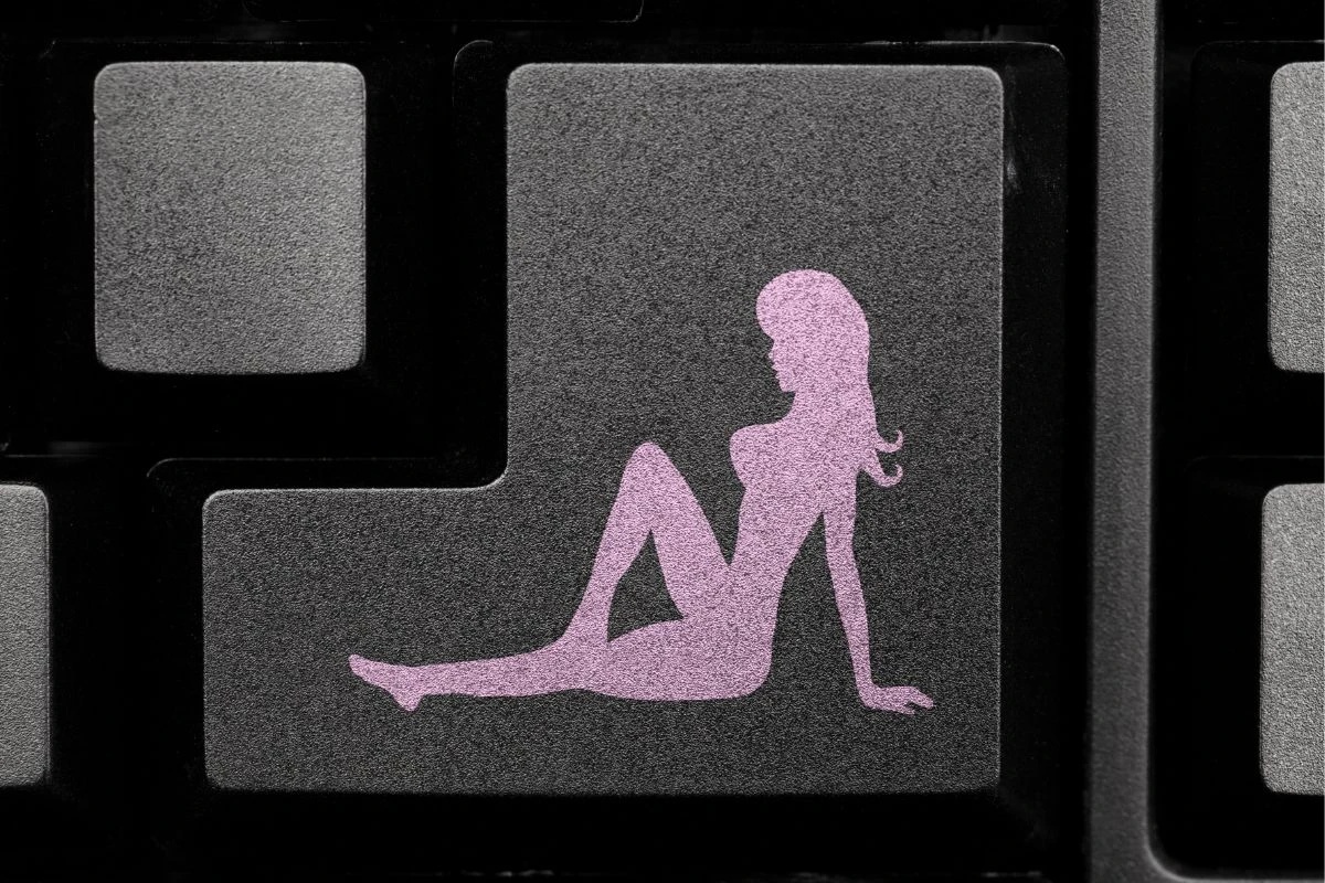 O Dilema da Confiança: Policial, Conteúdo Adulto e a Erosão da Credibilidade Pública