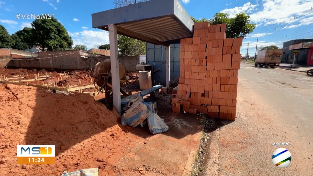 Obstrução de Calçada em Campo Grande: Reflexo de um Desafio Crônico à Governança Urbana e à Segurança Cidadã