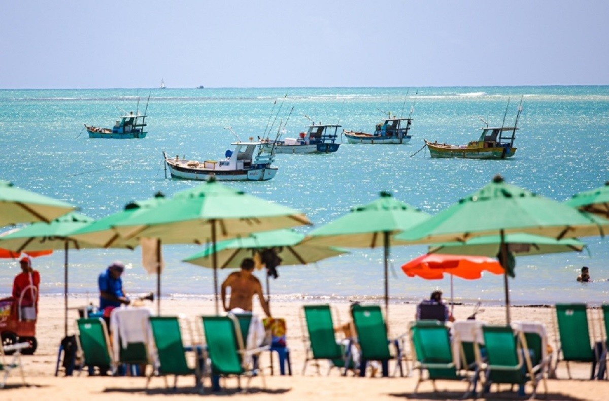Balneabilidade em Alagoas: Maceió Concentra Pontos Impróprios para Banho, Desafios à Saúde e ao Turismo