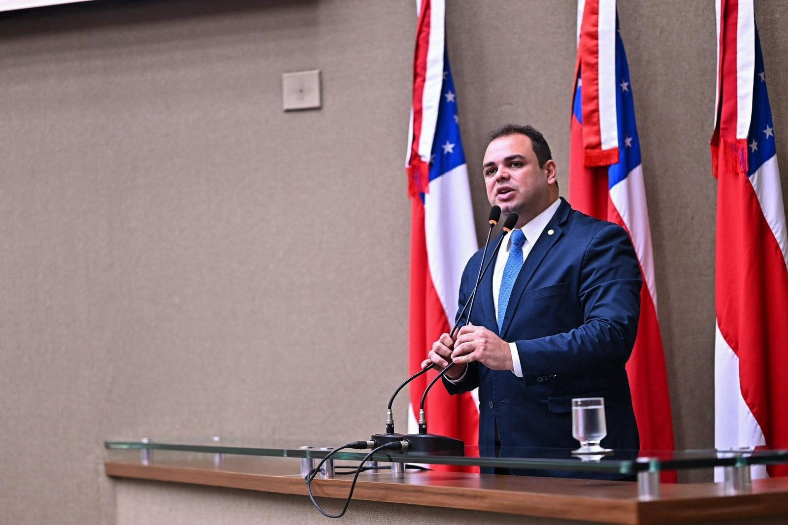 Transição Política no Amazonas: Presidente da Aleam Assume Governo em Cenário Pré-Eleitoral