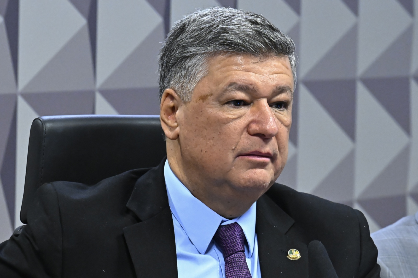 O Labirinto do Sigilo: Vazamentos, Poderes e a Encruzilhada da Transparência no Brasil