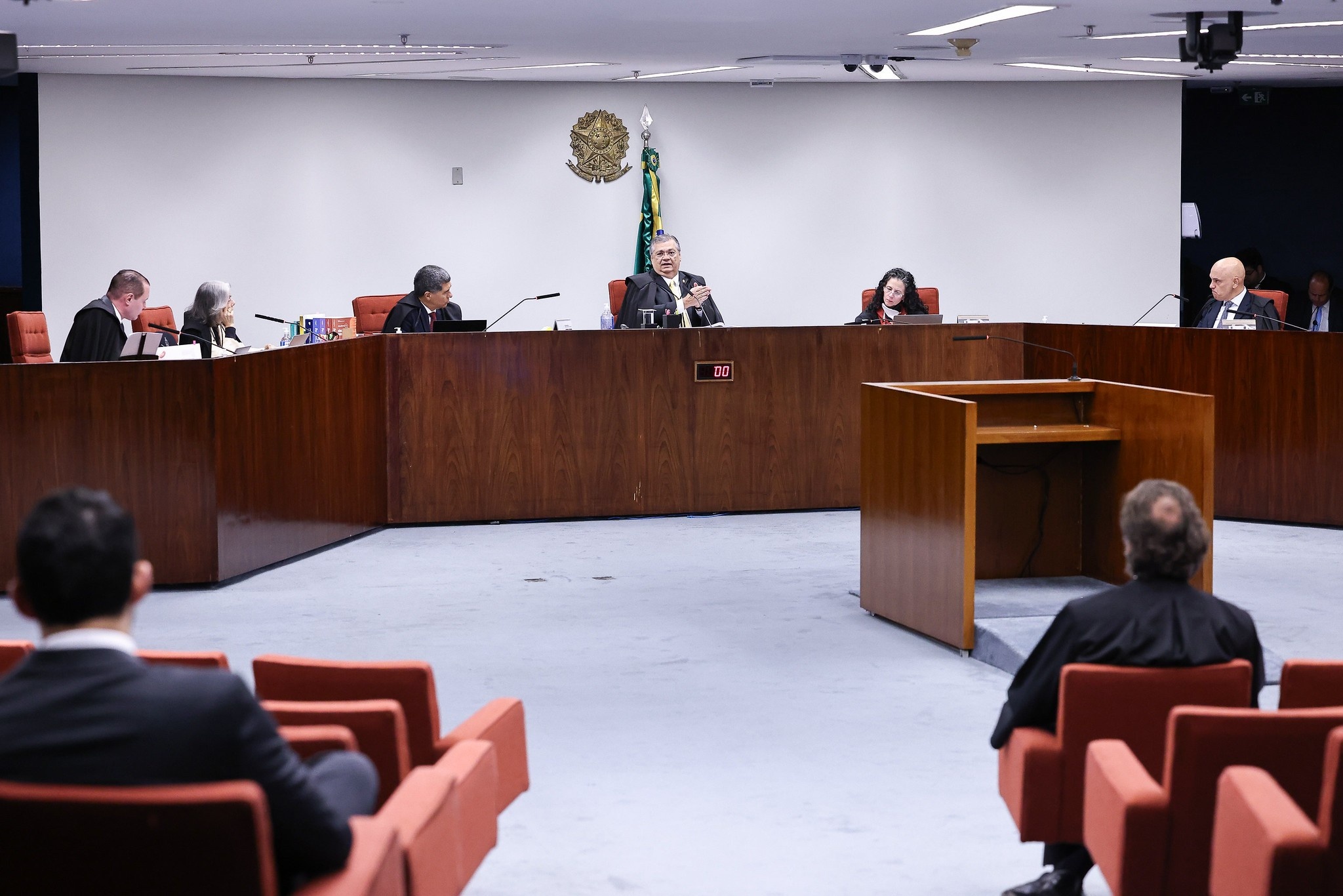 STF Extingue Aposentadoria Compulsória Remunerada como Punição Máxima para Juízes
