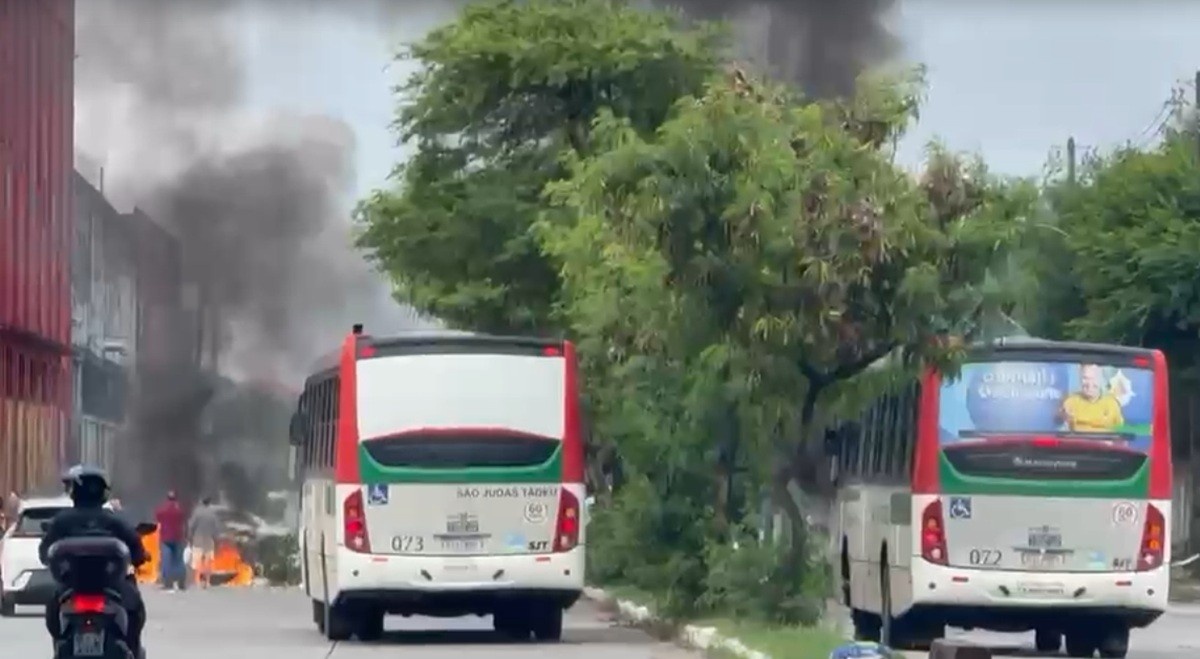 Protesto por Falta de Energia Transforma Caos no Recife em Reflexo da Crise Urbana