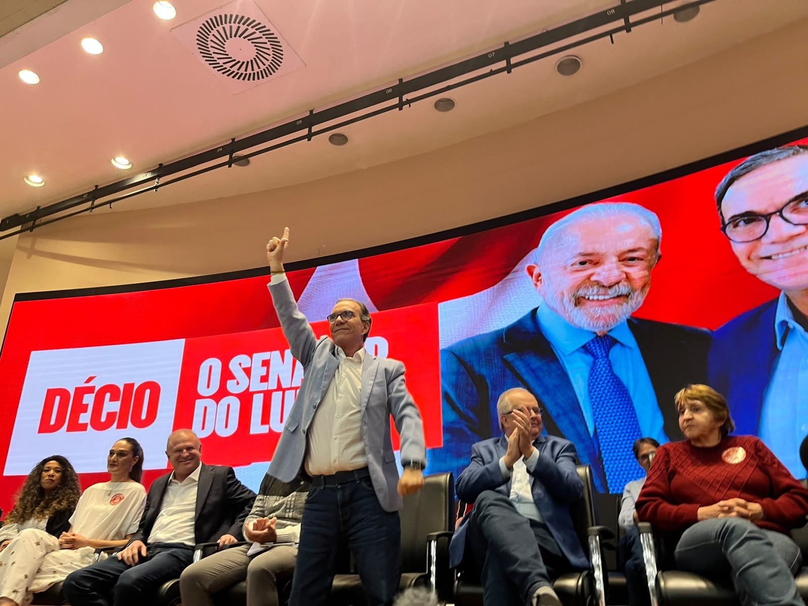 Décio Lima e a Estratégia do PT para o Senado em Santa Catarina: Análise de um Retorno Decisivo