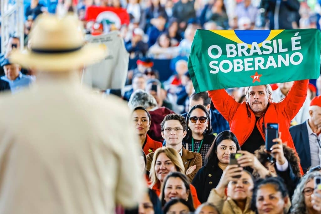 Eleitorado Independente Redefine o Cenário Político Brasileiro: Uma Análise da Pesquisa Quaest