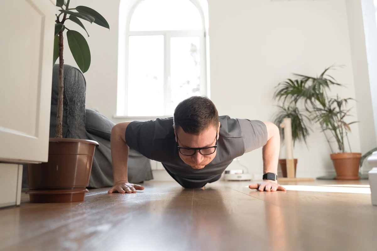 Flexões e o Novo Paradigma da Saúde: O Impacto Oculto do Exercício Corporal na Vida Moderna