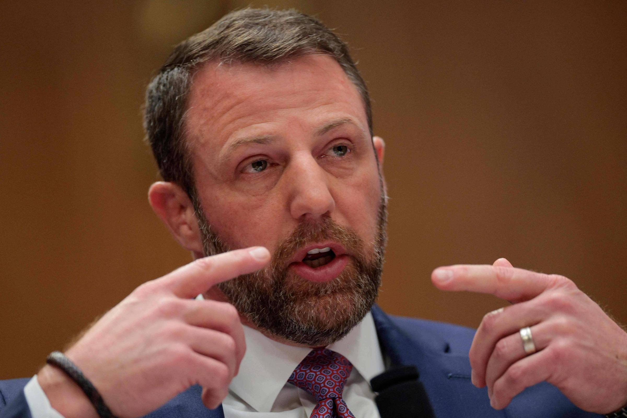 A Nova Era na Segurança Interna dos EUA: Moderando a Imigração e Reconstruindo a Imagem do DHS