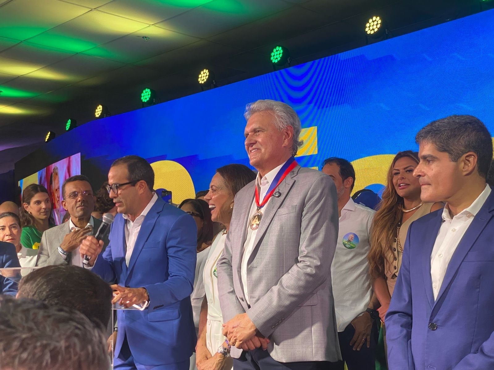 ACM Neto sinaliza apoio a Ronaldo Caiado e movimenta o xadrez eleitoral de 2026