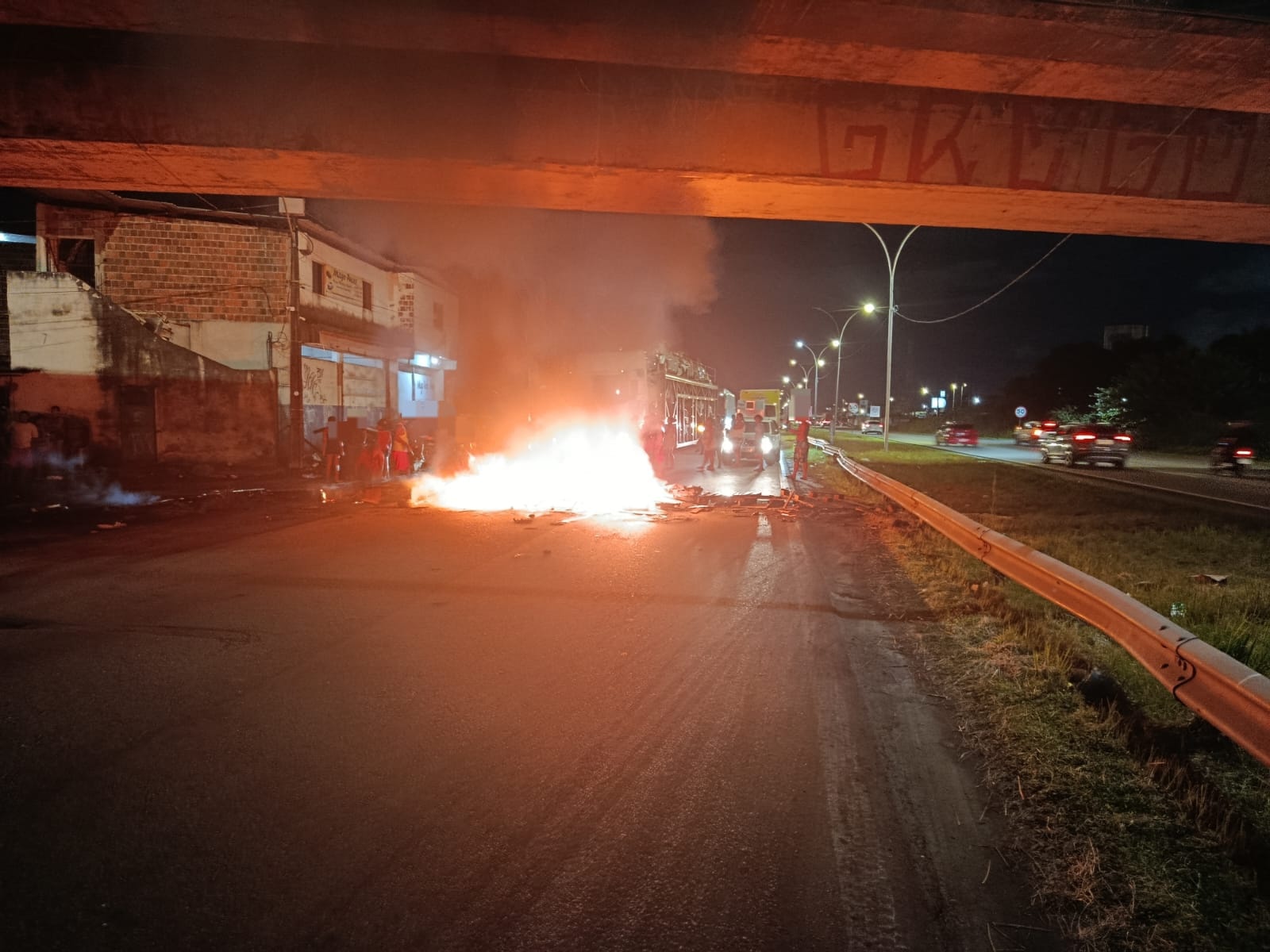 Recife em Chamas: A Fragilidade do Auxílio Pós-Chuvas e a Erupção da Desconfiança Social