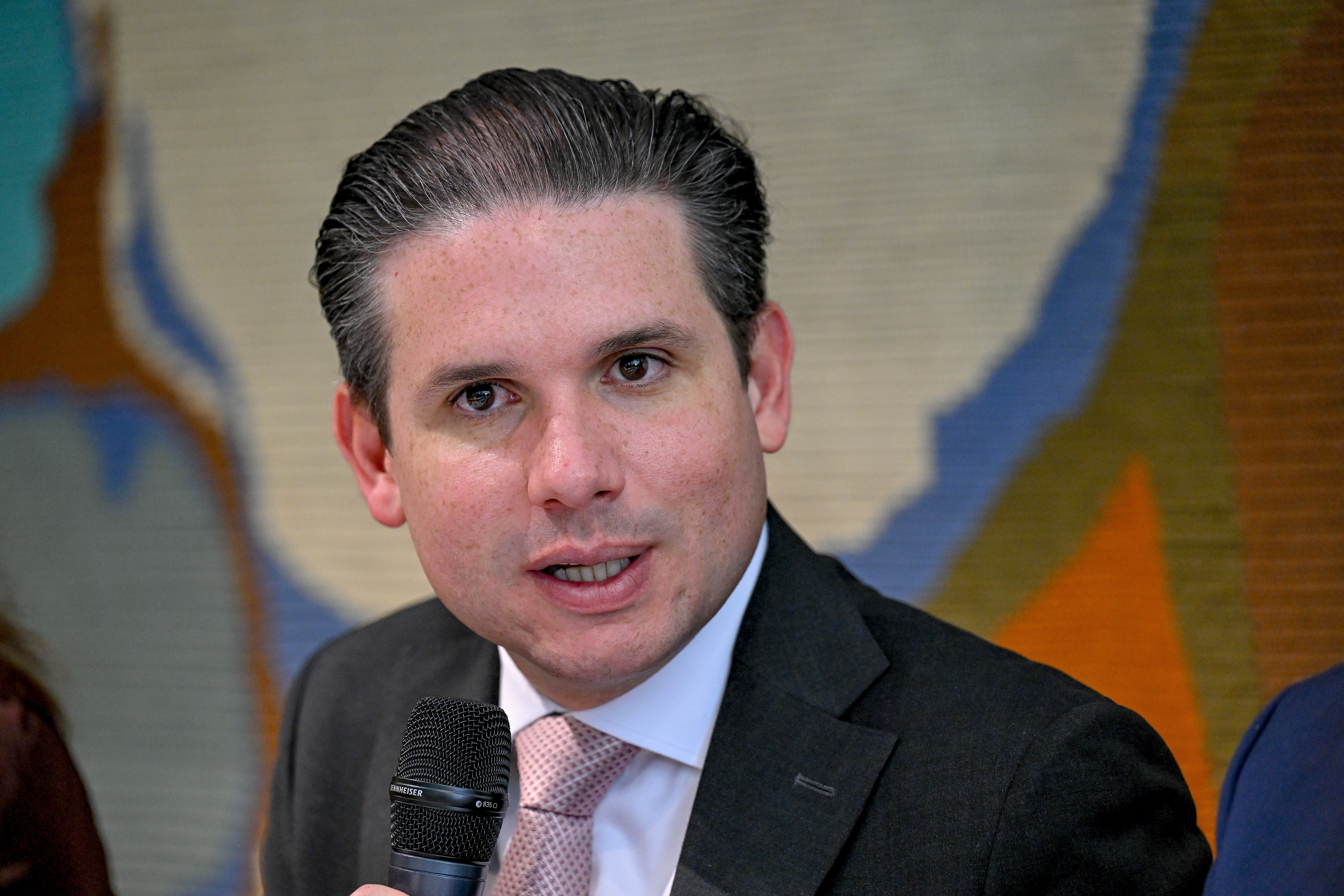 A Regulação do Trabalho por Aplicativos: O Que Está em Jogo para a Economia e o Dia a Dia do Brasileiro?