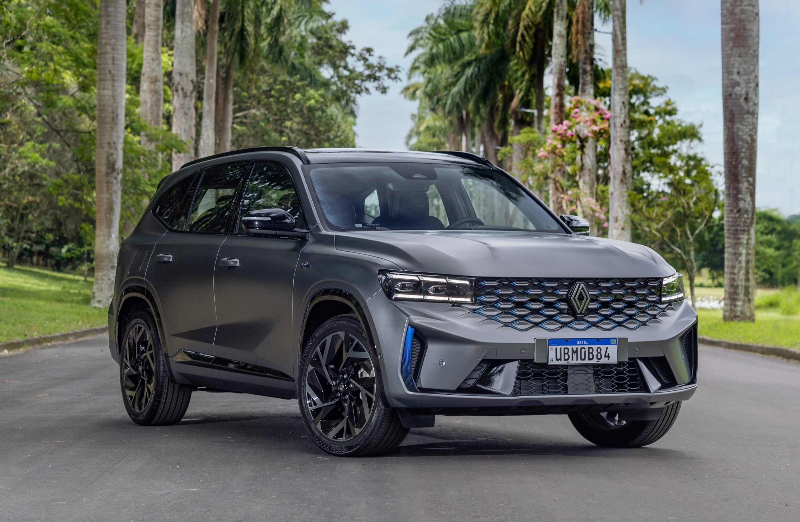 Renault Koleos chega ao Brasil para competir no segmento SUV híbrido premium