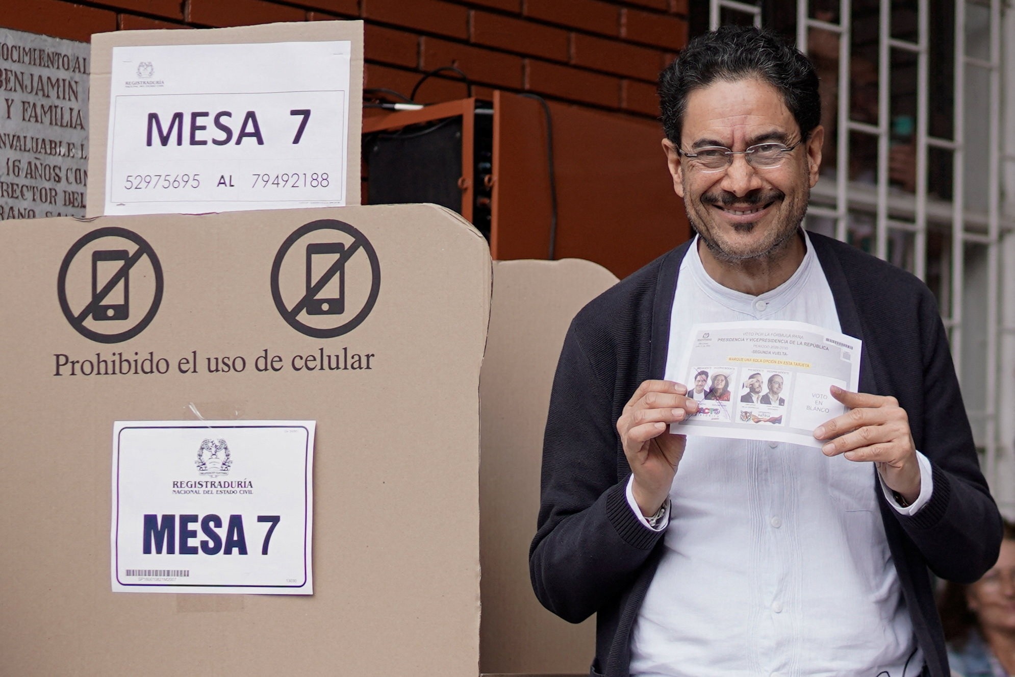 Colômbia Confirma Guia à Direita: A Ascensão de Espriella e o Redesenho Político Regional