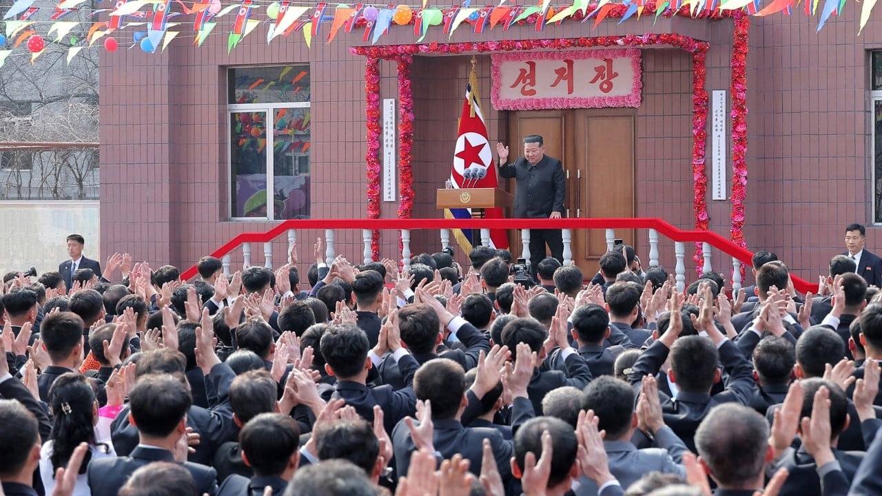 Esquema de Trabalho Forçado Norte-Coreano: Meio Bilhão de Dólares Anuais em Meio a Condições Desumanas