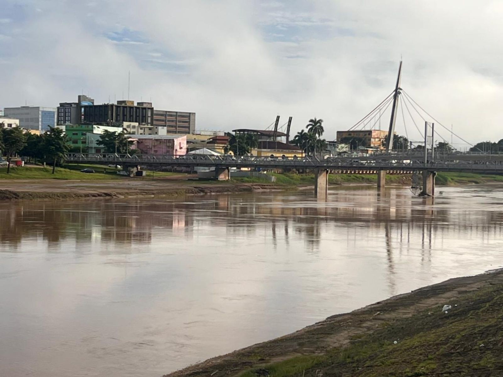 Rio Acre Acima da Cota de Atenção: A Complexa Dinâmica das Chuvas e o Futuro de Rio Branco