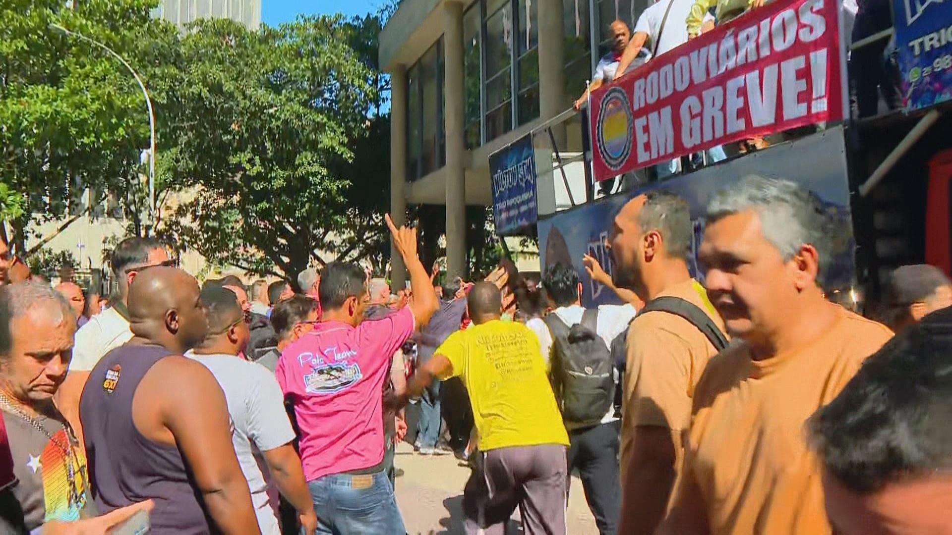 Crise Urbana: A Greve dos Rodoviários no Rio e o Colapso da Mobilidade
