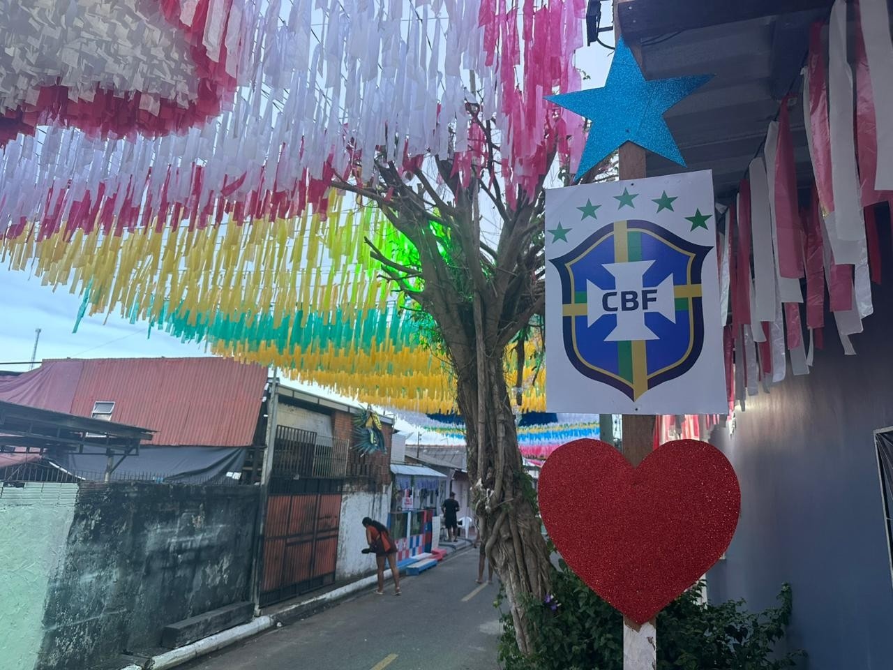 Parintins: A Fusão de Tradição Folclórica e Paixão Esportiva Redefine a Identidade Local
