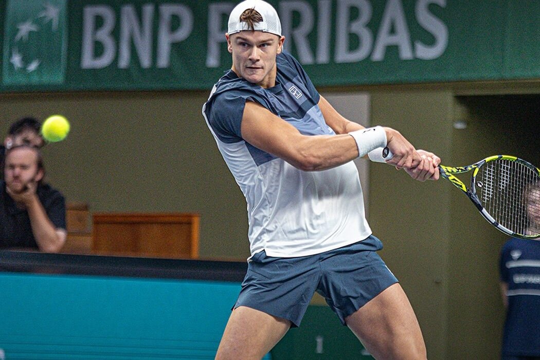 Holger Rune Acelera Retorno: Análise Tática e o Impacto no Circuito ATP