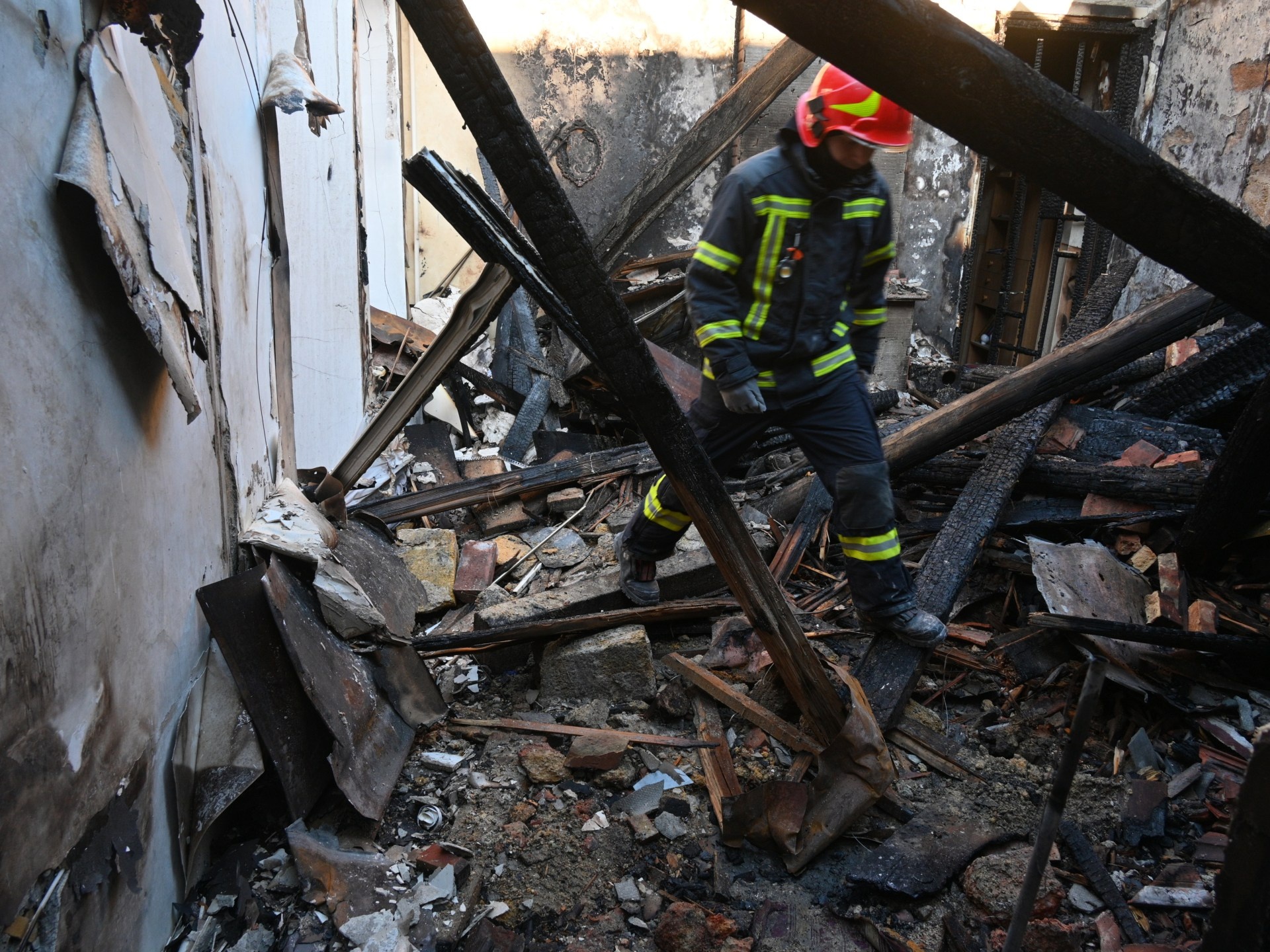 Escalada de Ataques na Ucrânia Aprofunda Crise Humanitária e Evidencia Impasse Diplomático