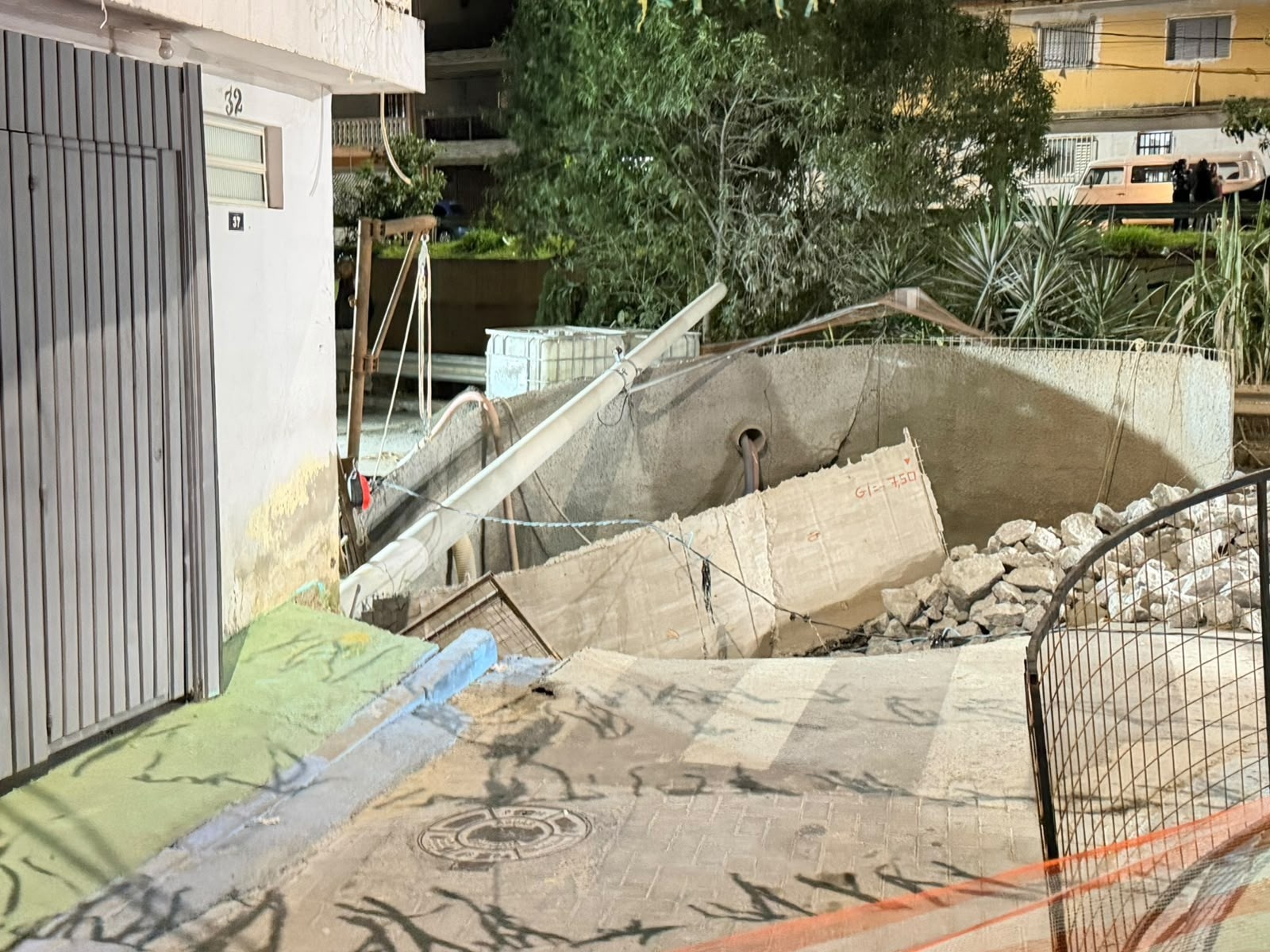 Cratera em Osasco: Um Sintoma dos Desafios na Expansão da Infraestrutura Urbana da Sabesp
