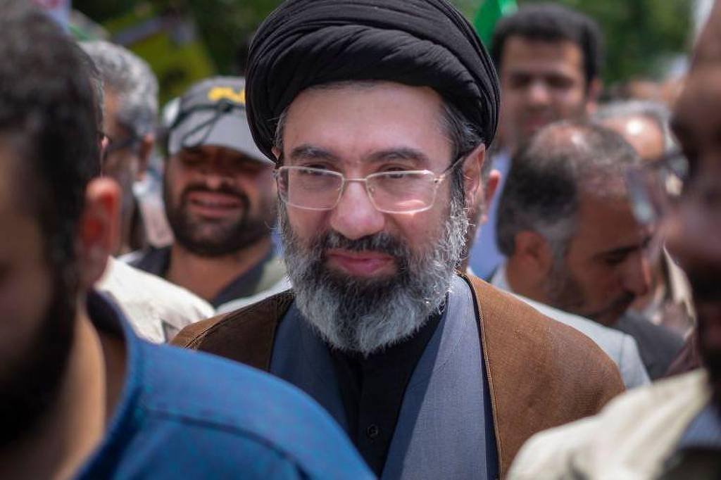 Saiba quem é o filho de Ali Khamenei, que pode sucedê-lo como novo líder supremo do Irã