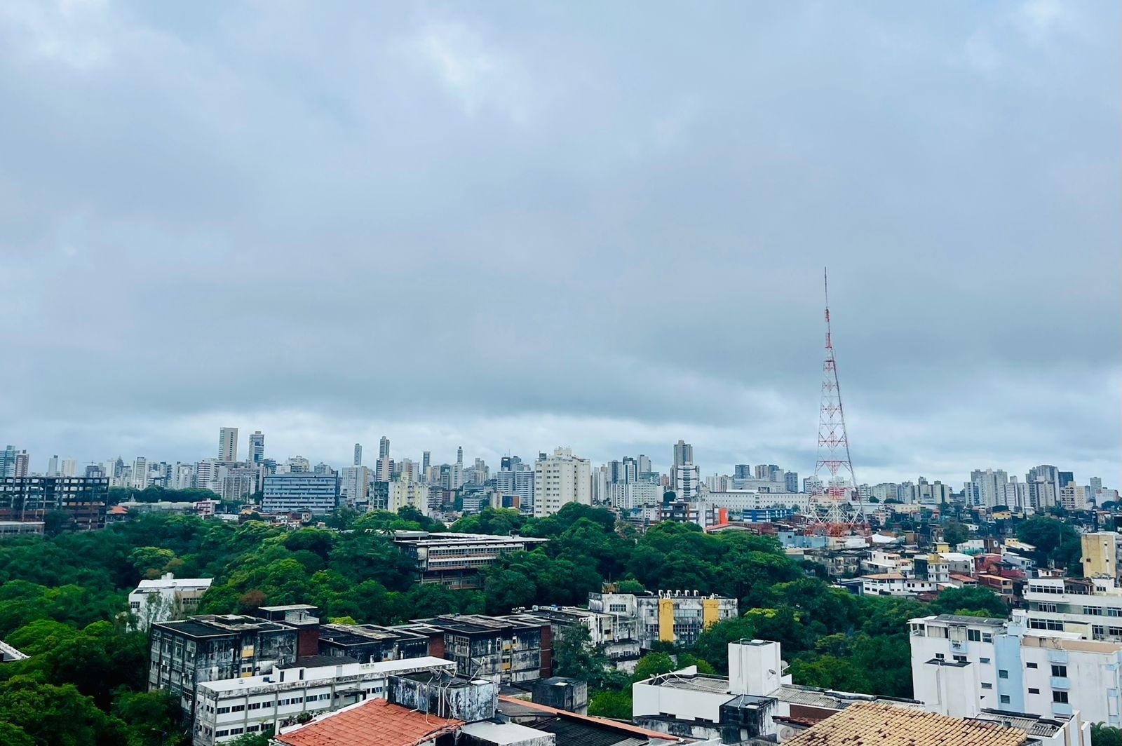 Salvador: A Persistência da Instabilidade e o Impacto Silencioso do Clima no Cotidiano Urbano