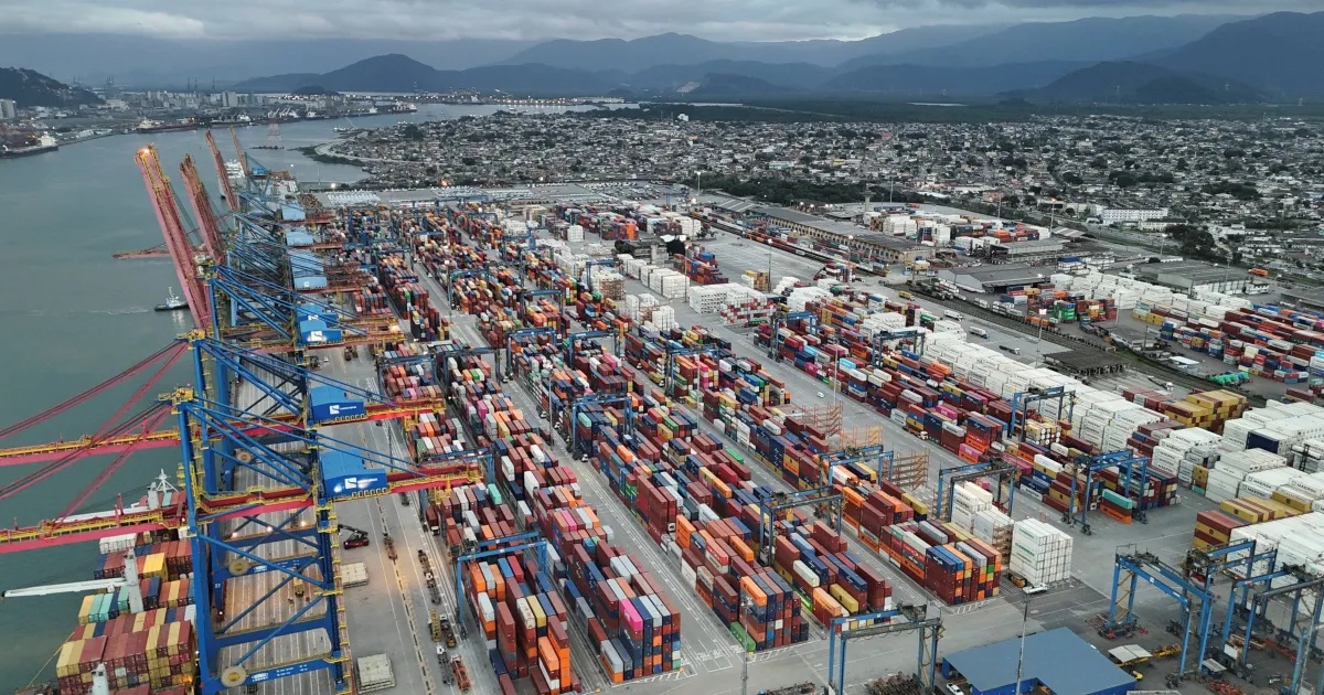 Tarifaço dos EUA Redesenha Exportações Brasileiras: Análise do Impacto em SP e SC