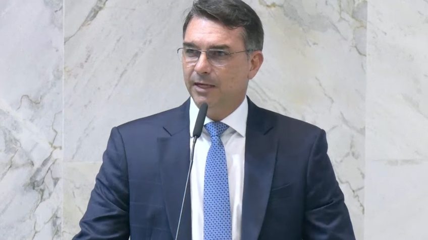 Tensões entre Flávio e Michelle Exponham Fraturas Internas no Bolsonarismo e Recalibragem de Poder