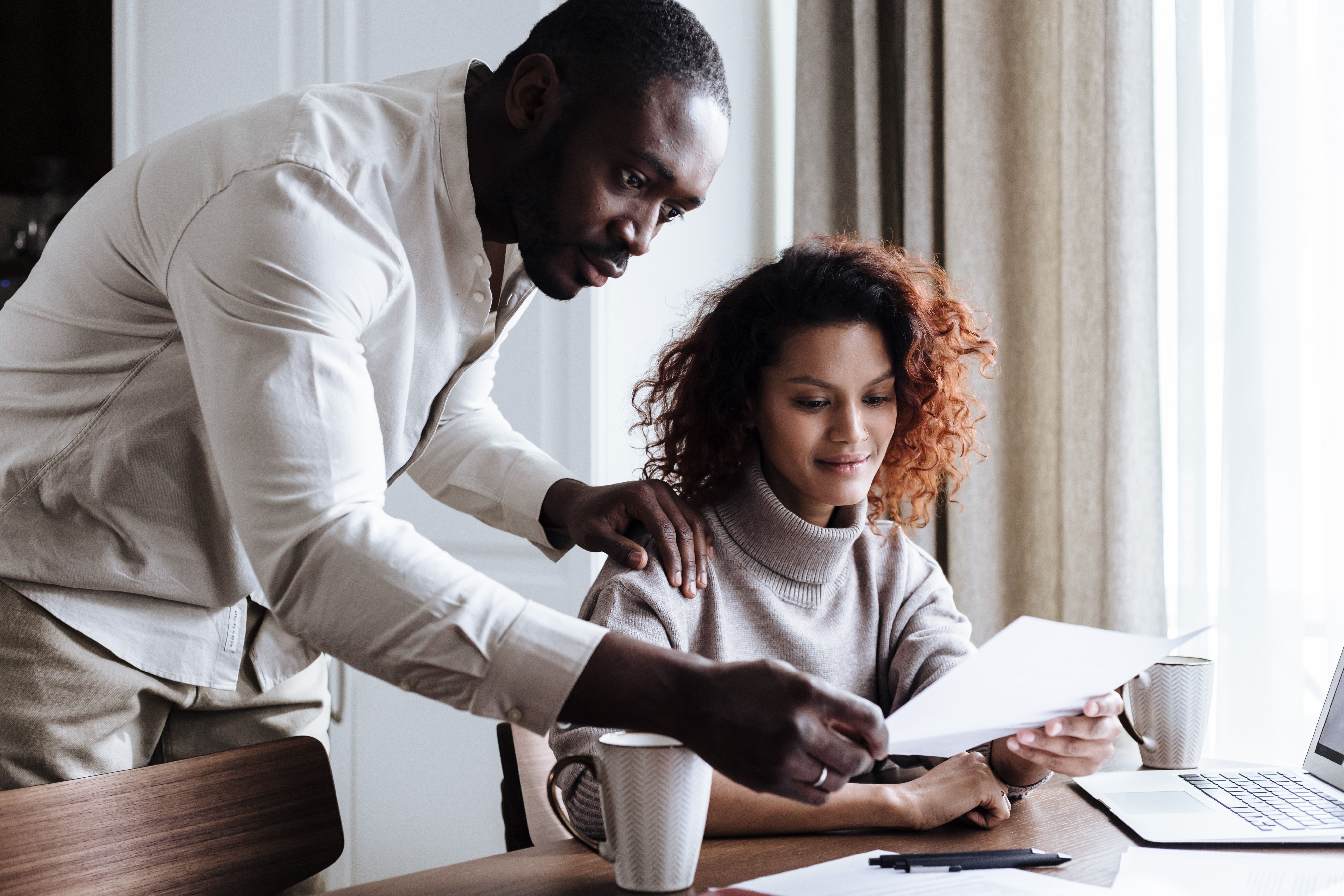 O Amor no Escritório: Uma Análise do Custo Oculto para Carreira e o Valor Profissional