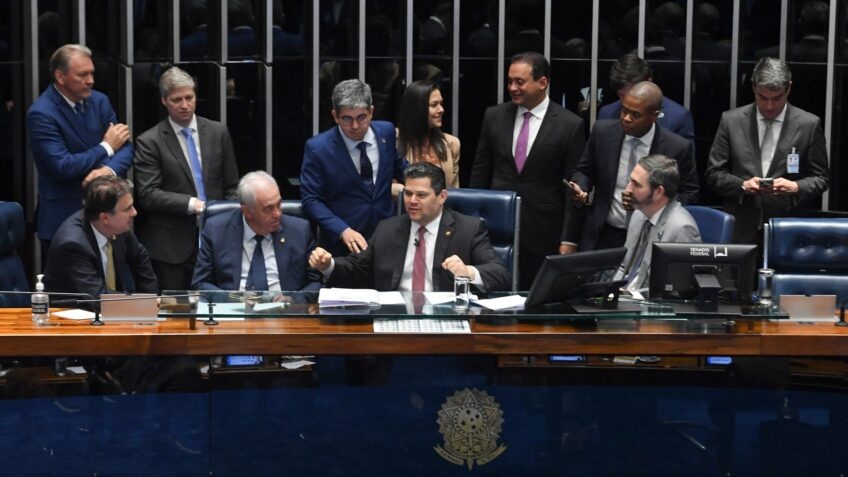 Senado Aprova Projeto de R$140 Bilhões: O Dilema Fiscal do Pré-Sal e a Dívida Rural