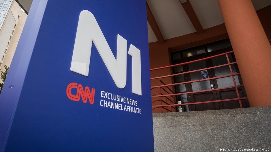 A Batalha pela Narrativa: O Futuro da Mídia Independente na Sérvia Sob Ameaça de Captura Estatal