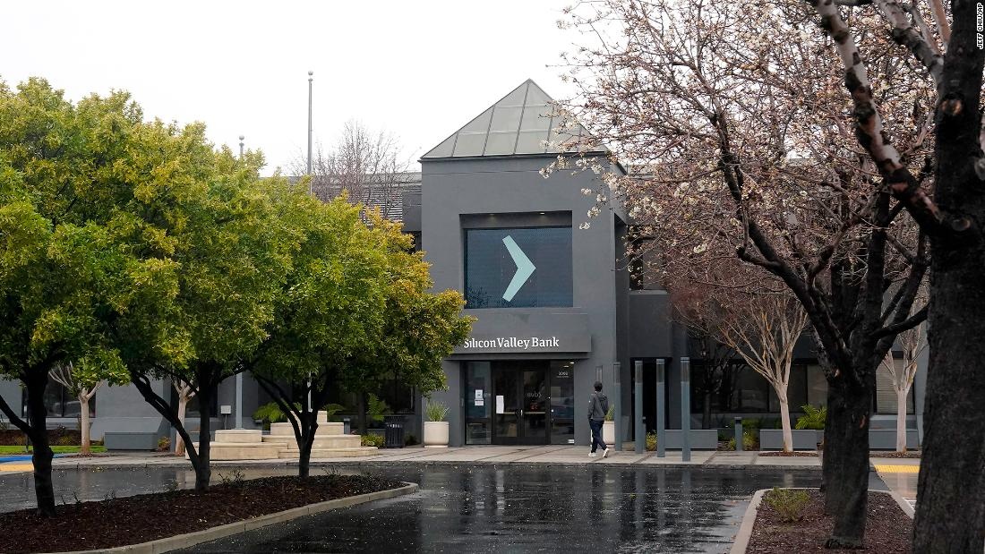 A Queda do Silicon Valley Bank e a Crise Silenciosa da Inclusão Financeira Global
