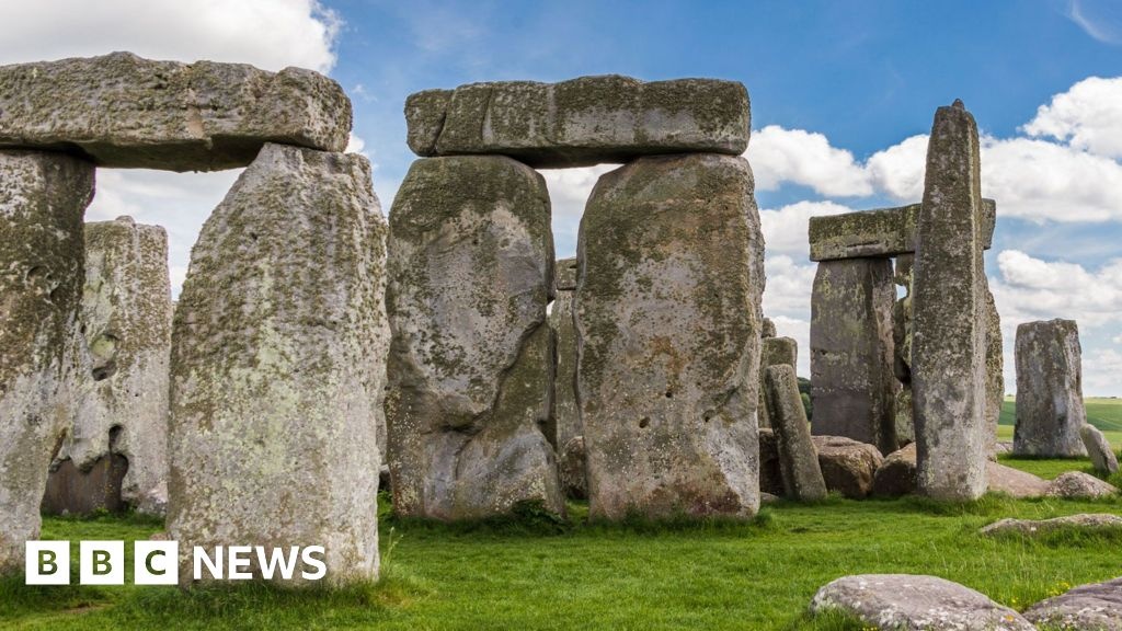 Arqueologia Reconfigura Gênese de Stonehenge: Nova Descoberta Revela Sítio Solar 500 Anos Mais Antigo