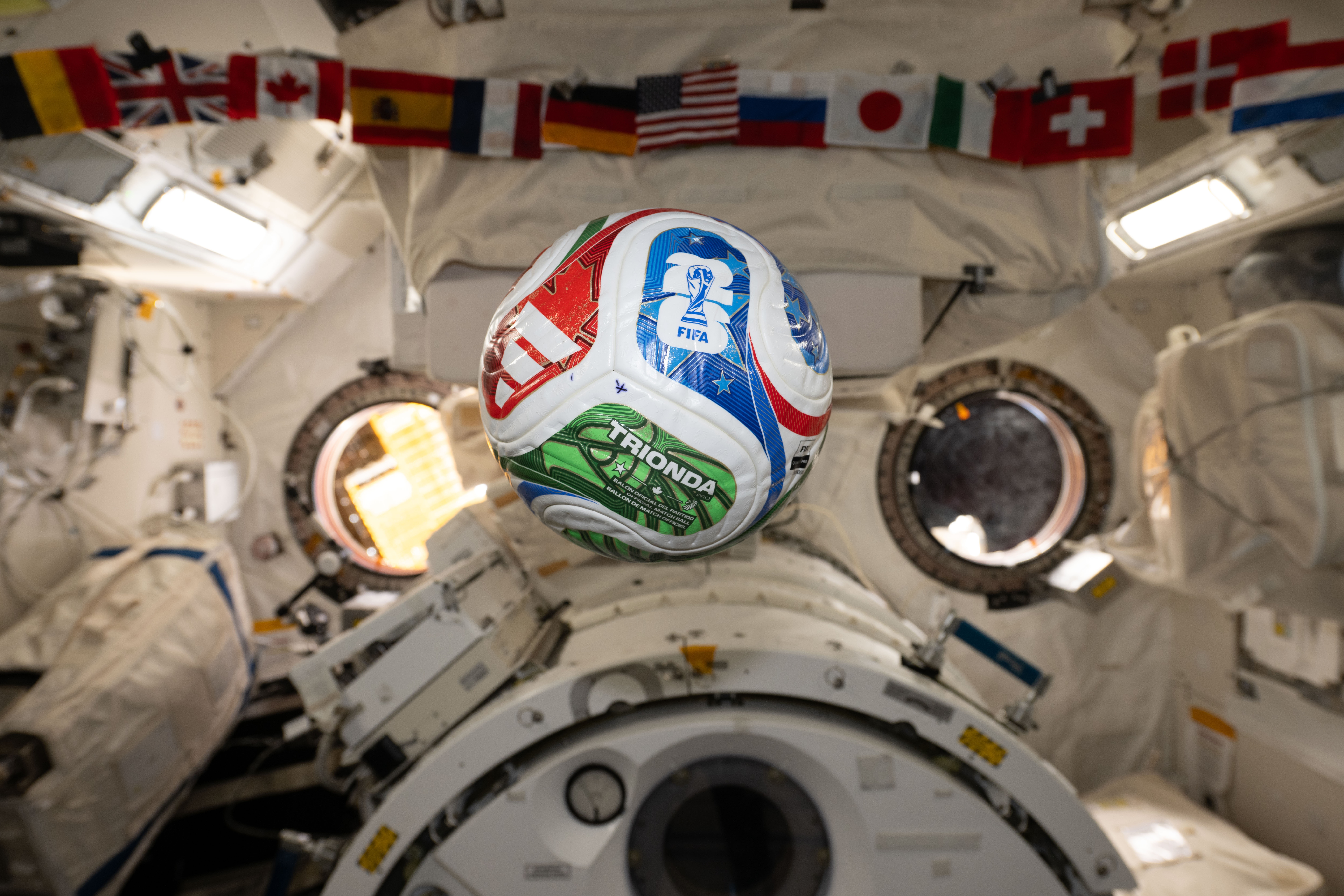 Física em Órbita: Como a NASA Desvenda a Dinâmica de Objetos para Avançar Sensores Terrestres