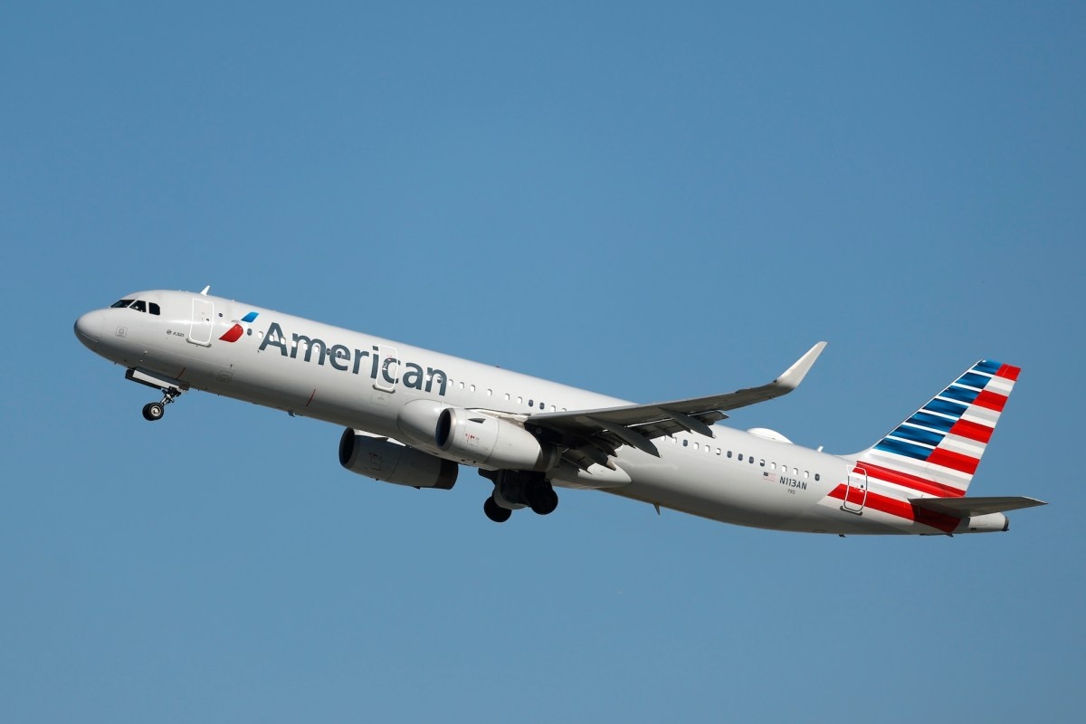 Starlink Conquista American Airlines: Reconfigurando a Conectividade Aérea e o Mercado de Satélites LEO
