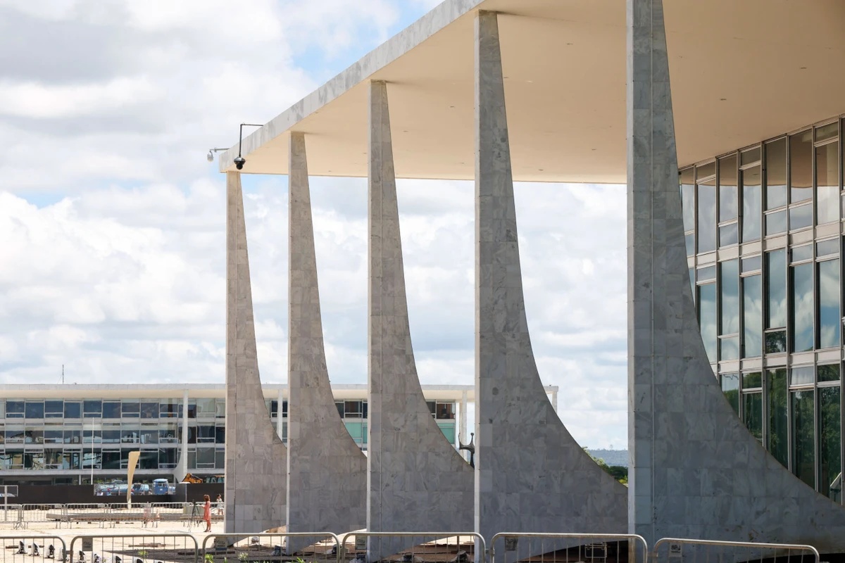 STF Redefine "Penduricalhos" Judiciais: O Impacto Financeiro e a Confiança Pública em Análise