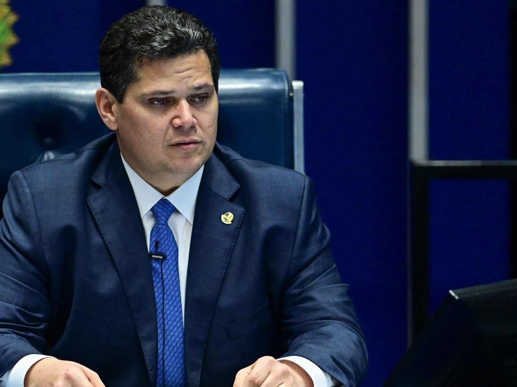 Desvendando a Fragilidade Institucional: A Intersecção entre Judiciário, Legislativo e Interesses Políticos no Brasil