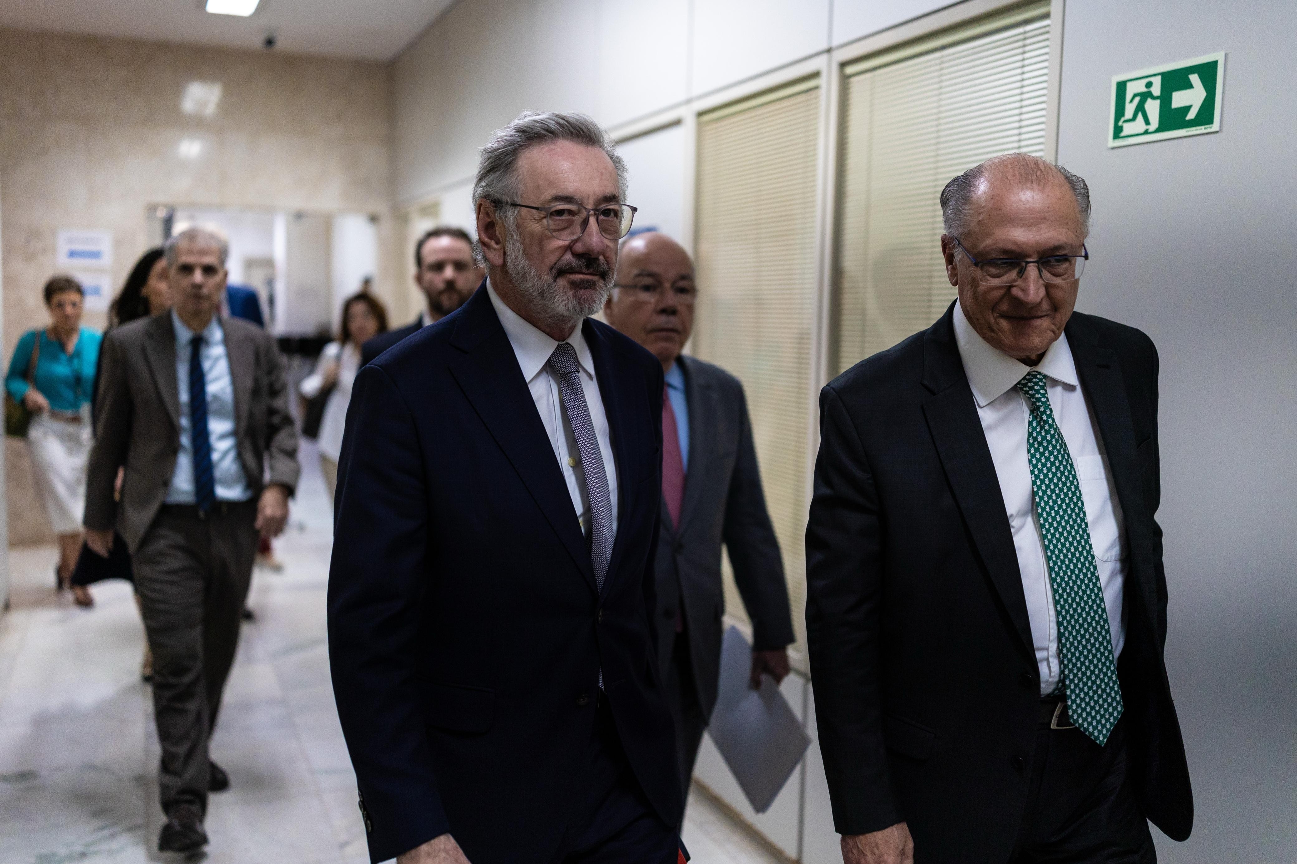 Tarifas de Trump e o Veto de Lula: A Escalada que Redesenha o Comércio Brasil-EUA