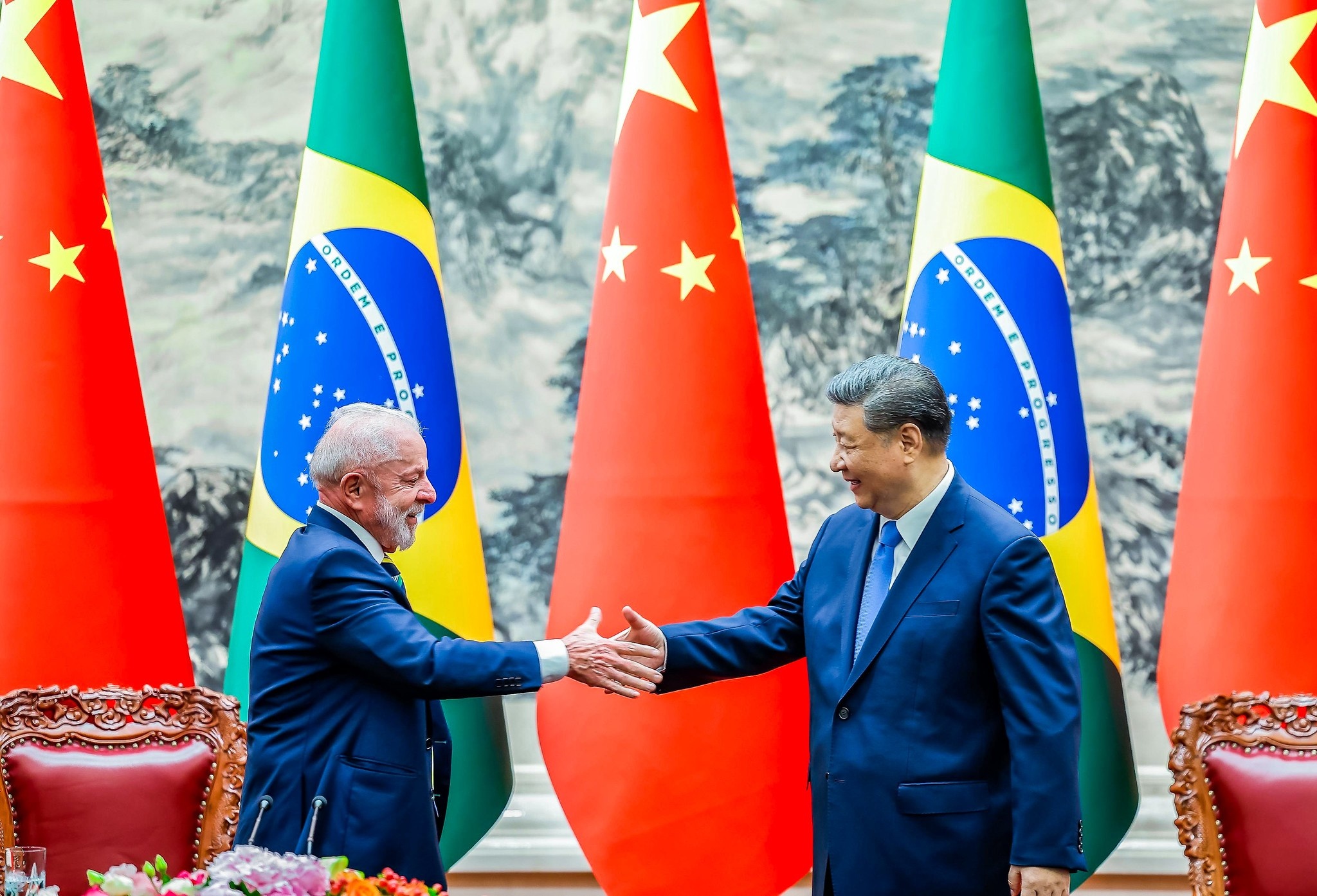 Tarifas Americanas Redesenham Rotas de Exportação do Brasil: O Enigma da China como Alternativa