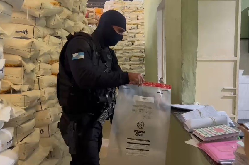 A Economia Paralela: Como o Crime Organizado Redefine a Cadeia de Produtos Essenciais