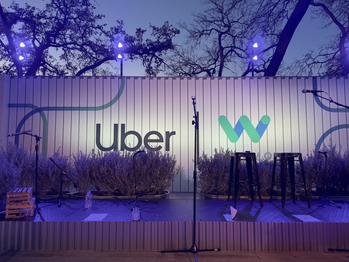 A Batalha Regulátoria de Robotáxis em DC: Uber e Waymo em Colisão Estratégica pelo Futuro da Mobilidade