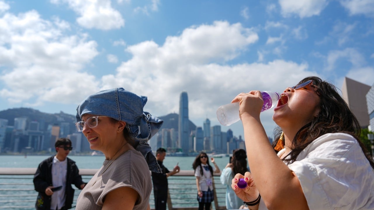 Onda de Calor em Hong Kong: Um Alerta Global para Desafios Urbanos e Climáticos