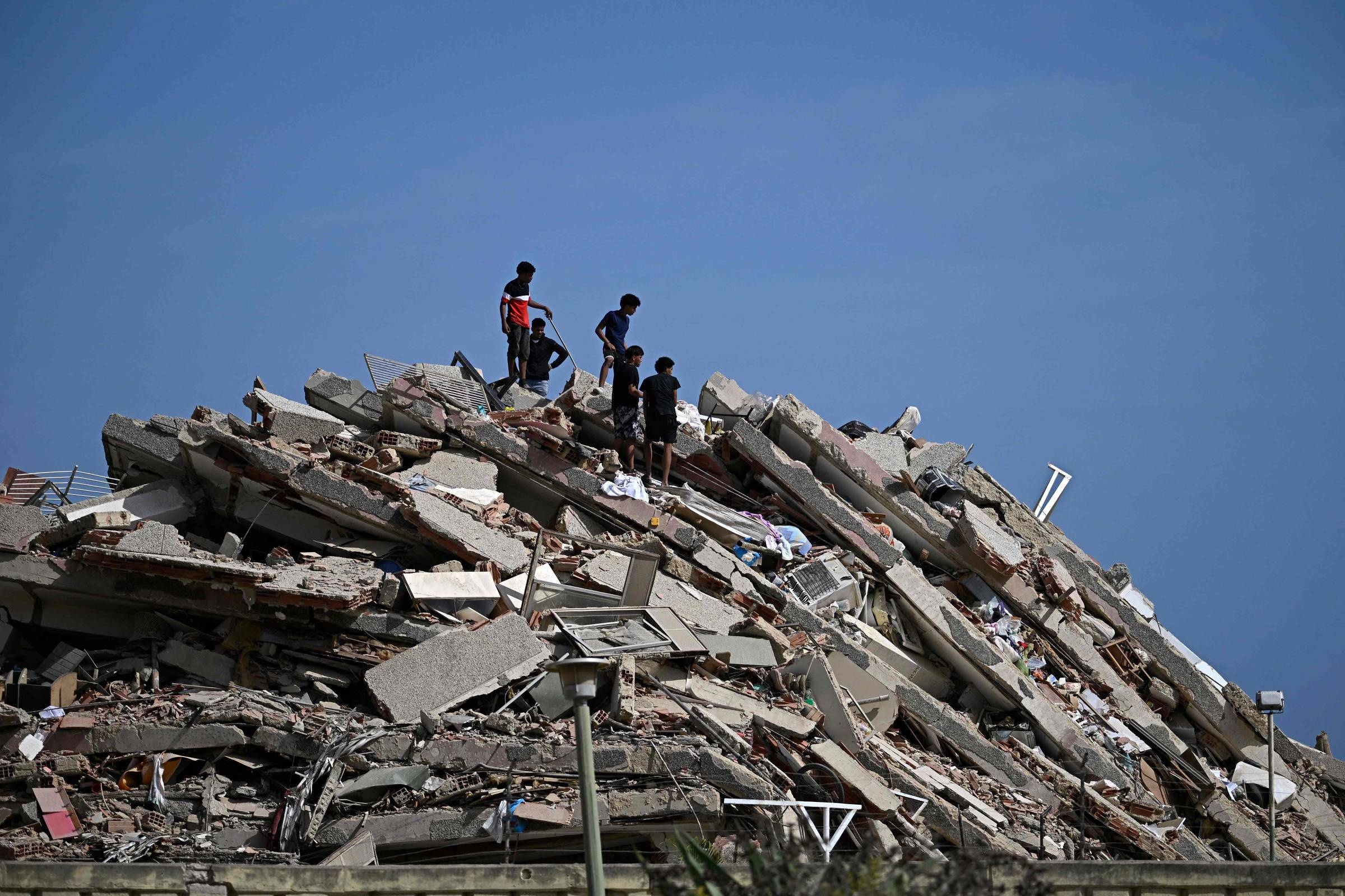 Venezuela Enfrenta o Maior Terremoto em Mais de um Século: Desafios da Reconstrução e Impacto Regional