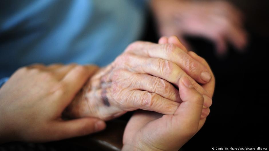 Desvendando o Crepúsculo da Vida: A Ciência Reavalia Sonhos e Visões Pré-Morte