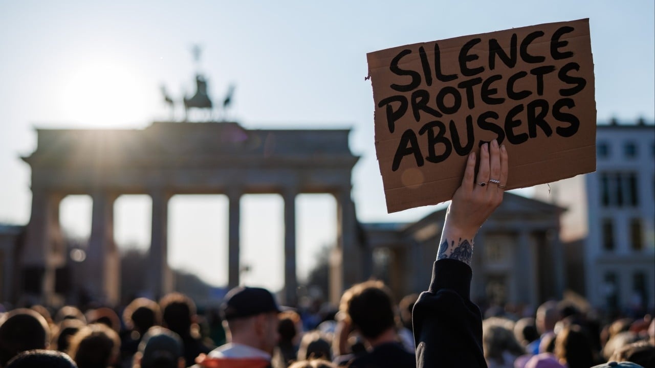 Protestos em Berlim Contra Deepfakes: Um Alerta Global Contra a Violência Digital