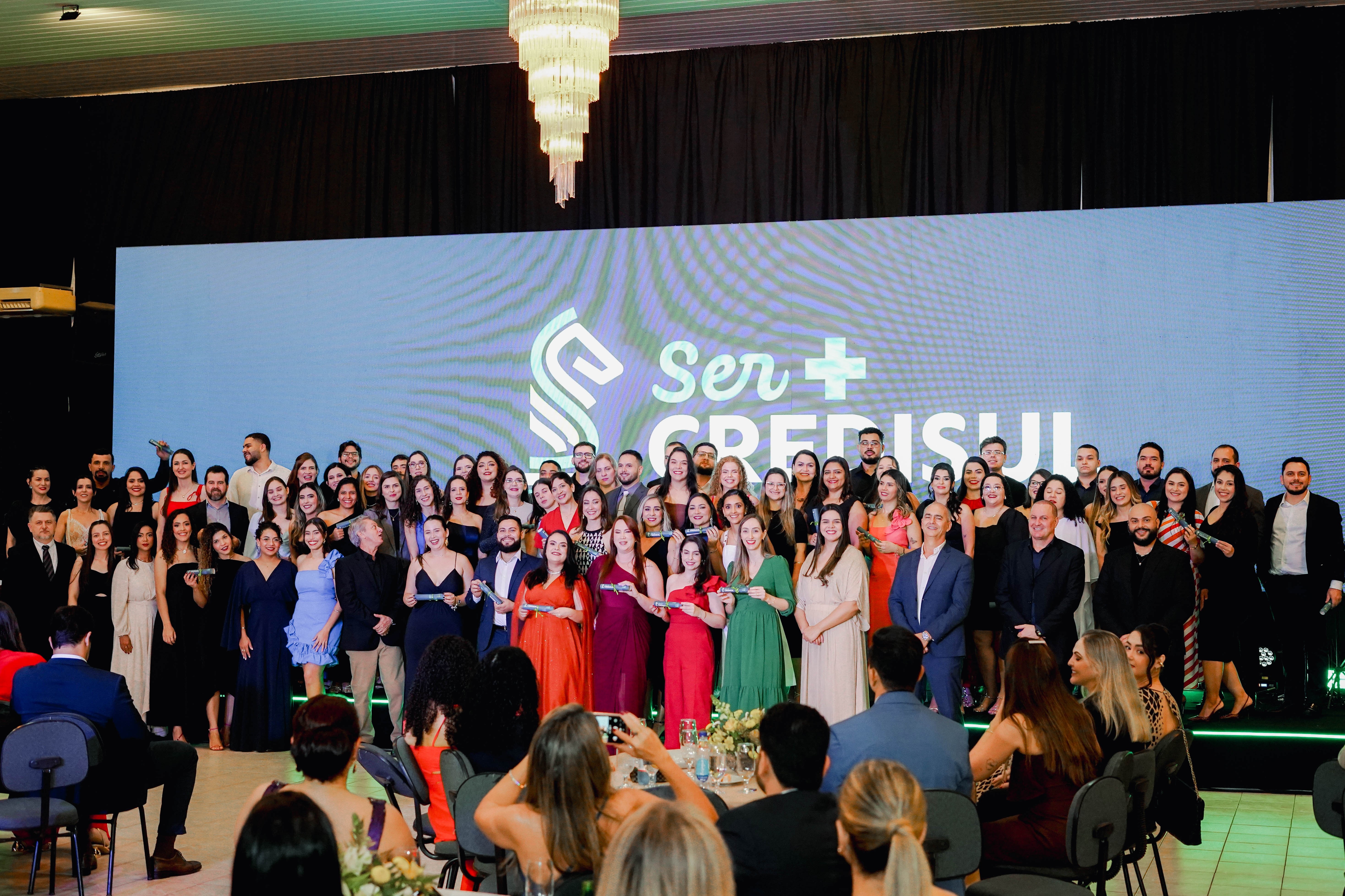Sicoob Credisul: O Impacto Estratégico do Troféu Arara de Ouro no Cooperativismo Regional